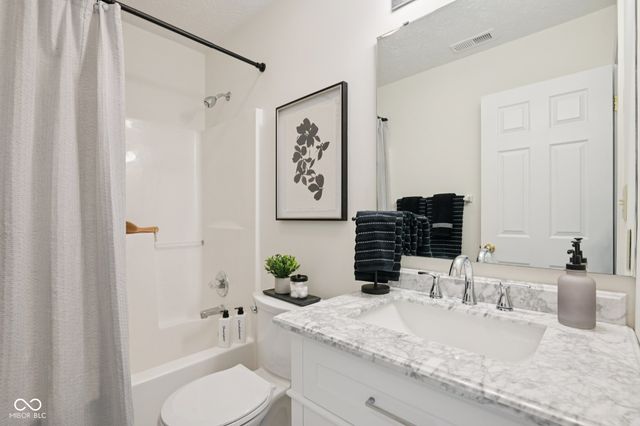 45 W Clear Lake Lane, Westfield, IN 46074