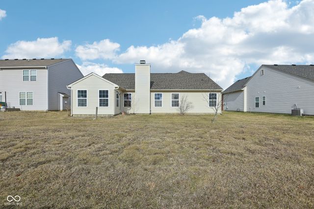 45 W Clear Lake Lane, Westfield, IN 46074