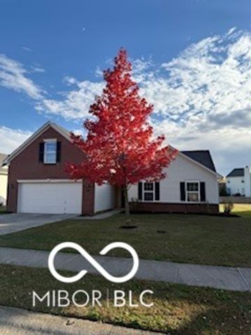 45 W Clear Lake Lane, Westfield, IN 46074