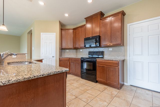 3314 URESTI FLDS, Converse, TX 78109
