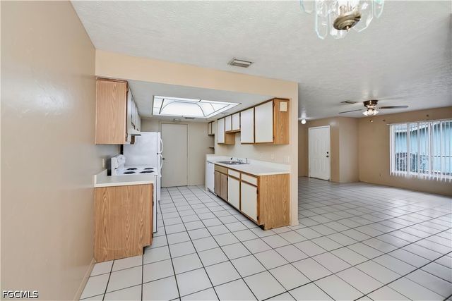 2620-2622 SE 16th PL, Cape Coral, FL 33904