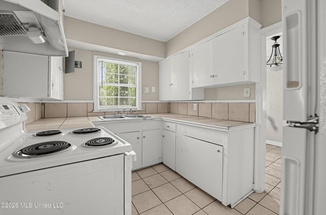 737 Woodbury Road, Jackson, MS 39206