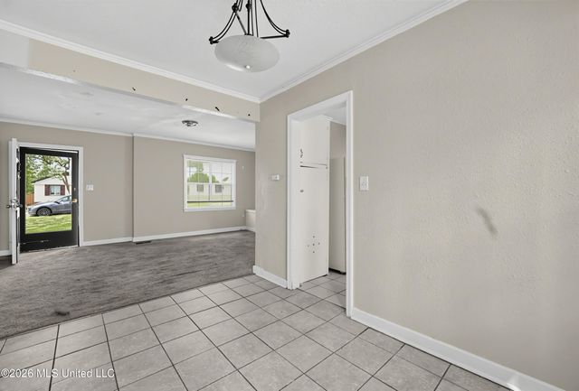 737 Woodbury Road, Jackson, MS 39206