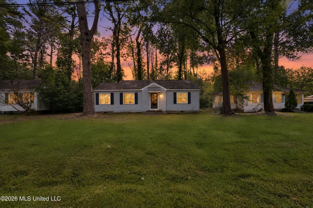 737 Woodbury Road, Jackson, MS 39206