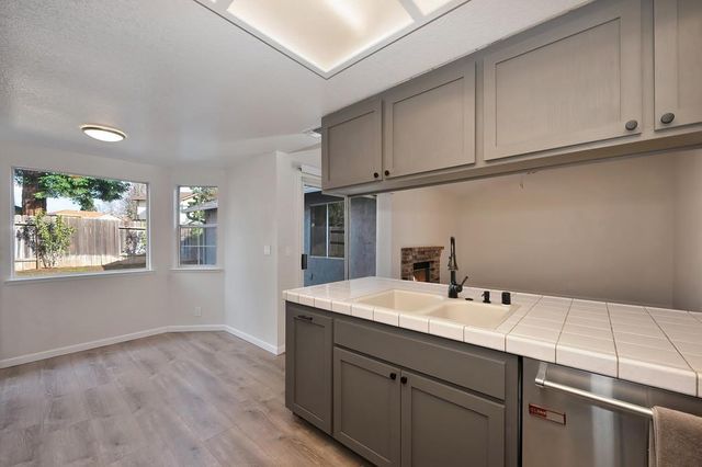 5943 Laguna Villa Way, Elk Grove, CA 95758