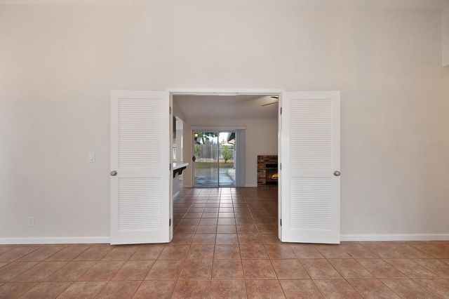 5943 Laguna Villa Way, Elk Grove, CA 95758