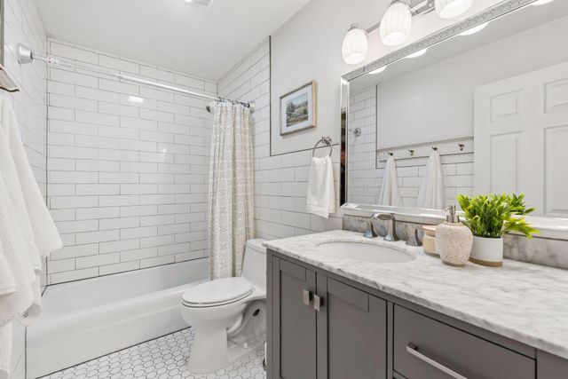 10036 Nathan Lane N, Maple Grove, MN 55369