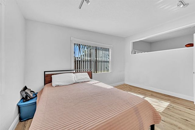 805 NE 17th Ave 4, Fort Lauderdale, FL 33304