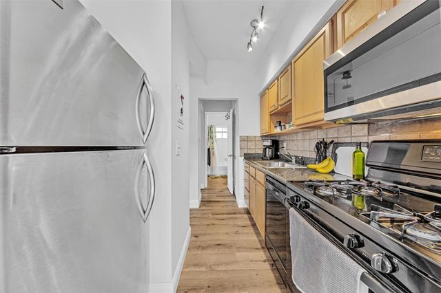 805 NE 17th Ave 4, Fort Lauderdale, FL 33304