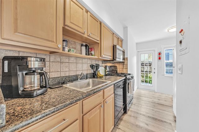 805 NE 17th Ave 4, Fort Lauderdale, FL 33304