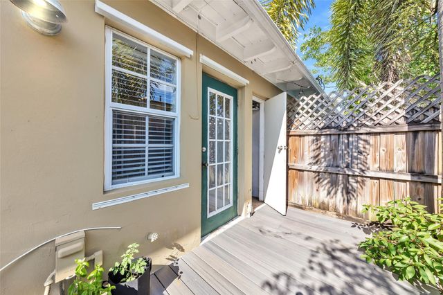 805 NE 17th Ave 4, Fort Lauderdale, FL 33304