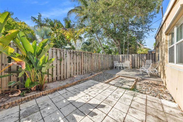 805 NE 17th Ave 4, Fort Lauderdale, FL 33304