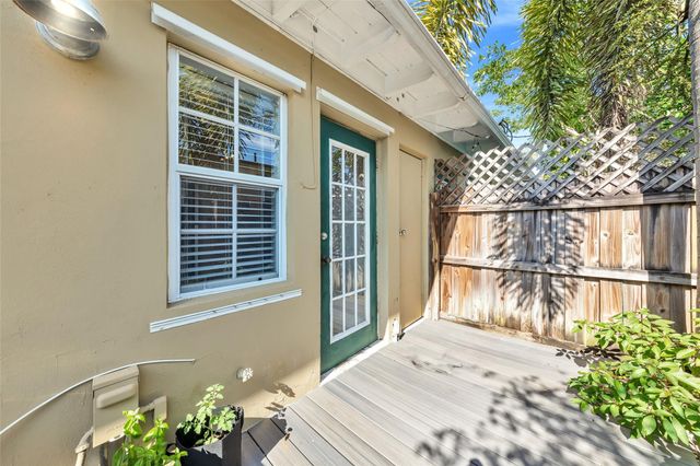 805 NE 17th Ave 4, Fort Lauderdale, FL 33304