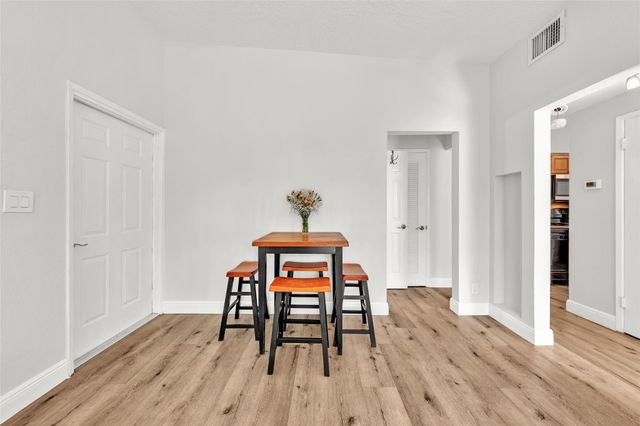 805 NE 17th Ave 4, Fort Lauderdale, FL 33304