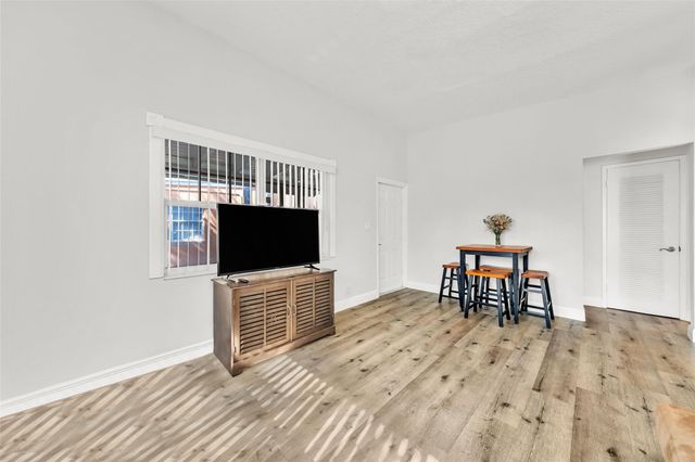 805 NE 17th Ave 4, Fort Lauderdale, FL 33304