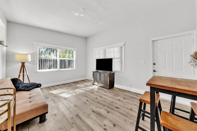 805 NE 17th Ave 4, Fort Lauderdale, FL 33304