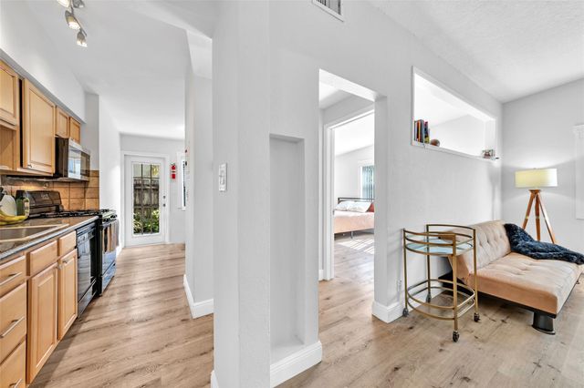 805 NE 17th Ave 4, Fort Lauderdale, FL 33304