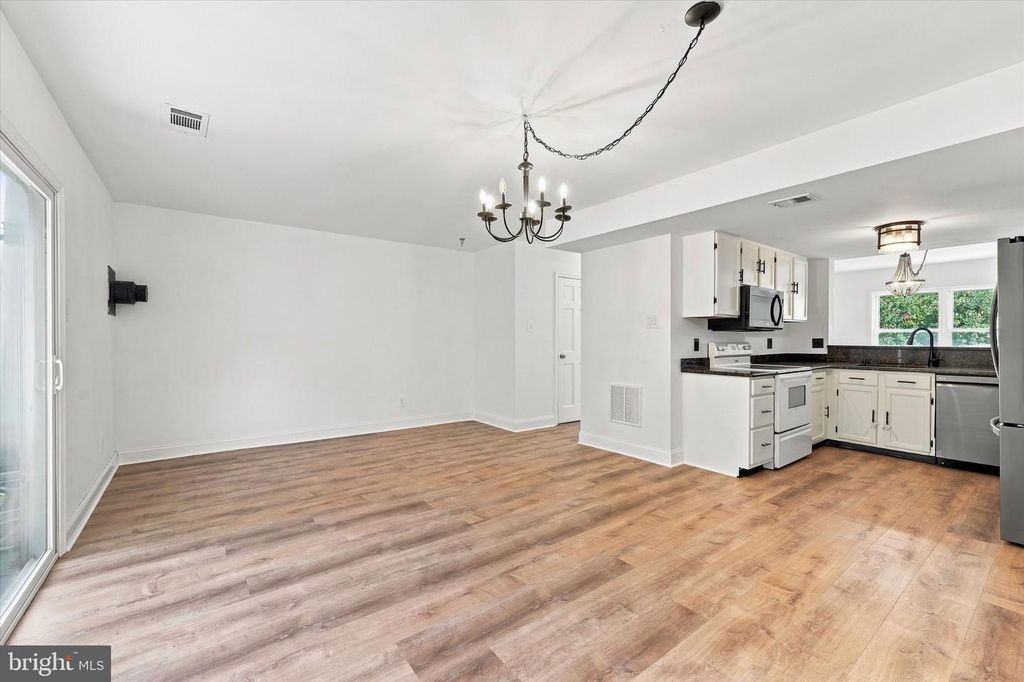 14 KINGSTON TER, ASTON, PA 19014 — photo 2
