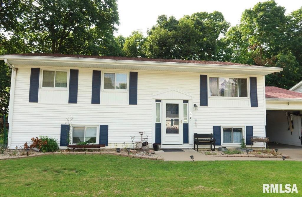 205 GEM Street, East Peoria, IL 61611