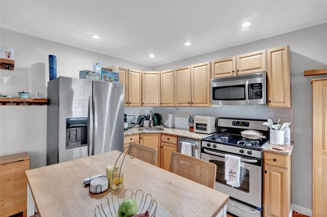 65 W Broadway 10A, Long Beach, NY 11561