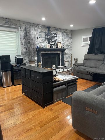 16 Espie Lane, North Babylon, NY 11703