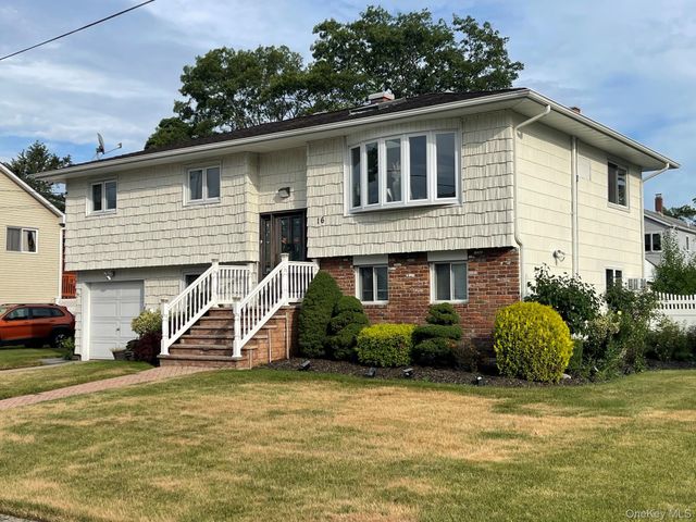 16 Espie Lane, North Babylon, NY 11703