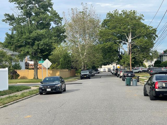 16 Espie Lane, North Babylon, NY 11703