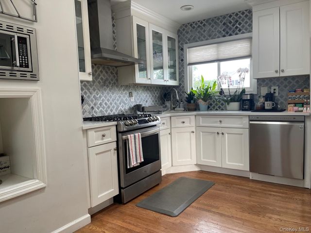 16 Espie Lane, North Babylon, NY 11703
