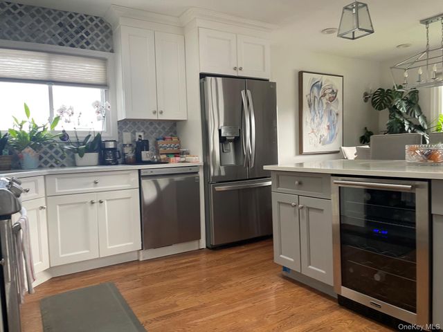 16 Espie Lane, North Babylon, NY 11703