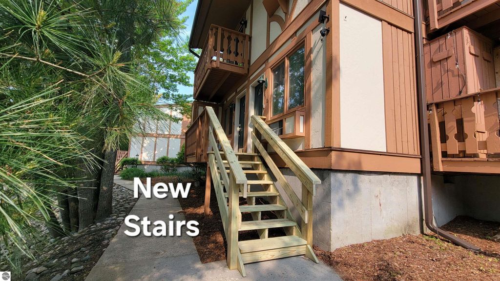 Image 18 of property listing at 6519 Schuss Mountain Lane # 512, Mancelona, MI 49659