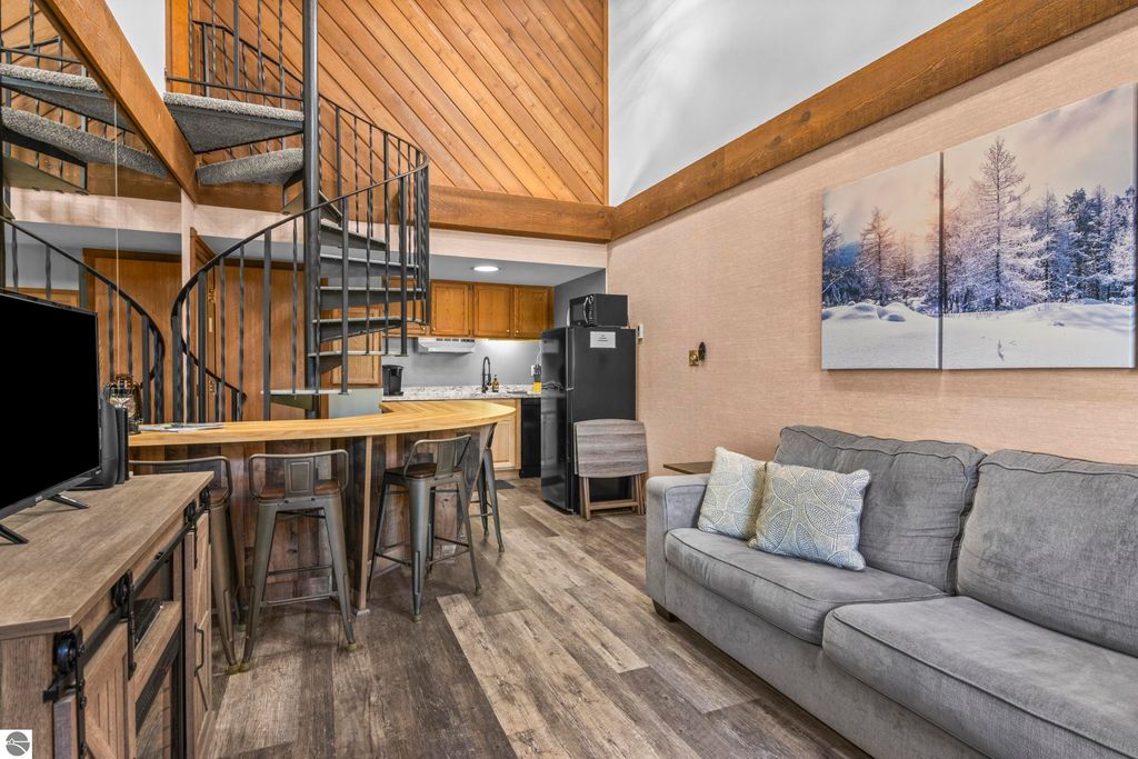 Image 4 of property listing at 6519 Schuss Mountain Lane # 512, Mancelona, MI 49659