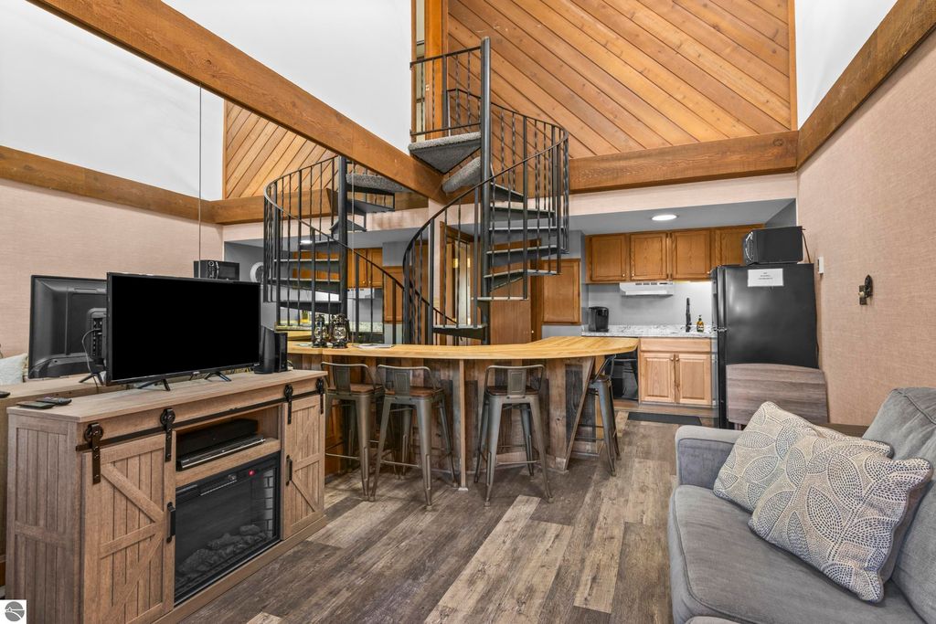 Image 5 of property listing at 6519 Schuss Mountain Lane # 512, Mancelona, MI 49659