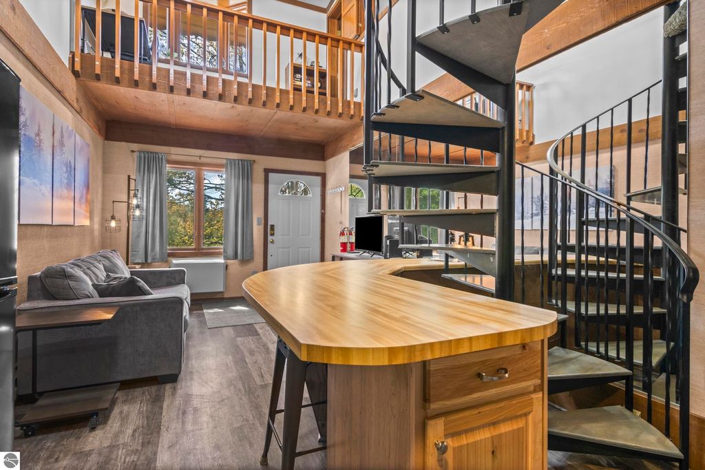 Image 6 of property listing at 6519 Schuss Mountain Lane # 512, Mancelona, MI 49659