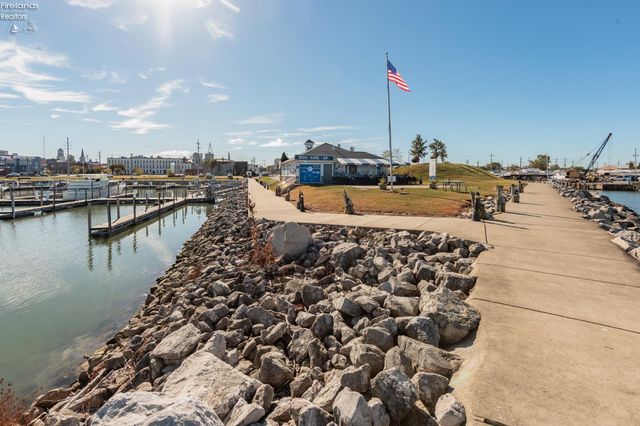 W 415 Water Street, Sandusky, OH 44870