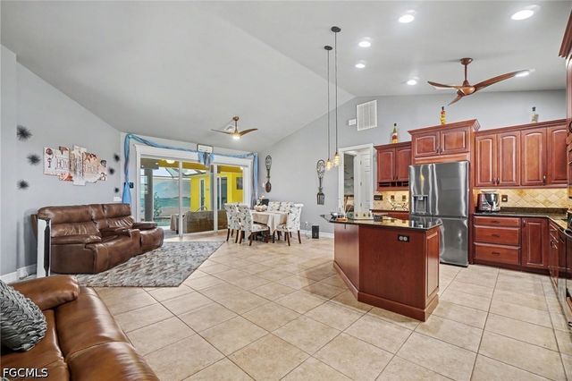 2911 NW 14th TER, Cape Coral, FL 33993