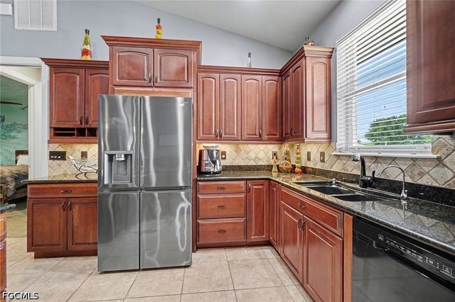 2911 NW 14th TER, Cape Coral, FL 33993