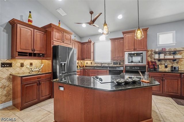 2911 NW 14th TER, Cape Coral, FL 33993