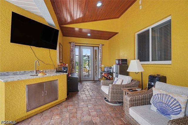 2911 NW 14th TER, Cape Coral, FL 33993