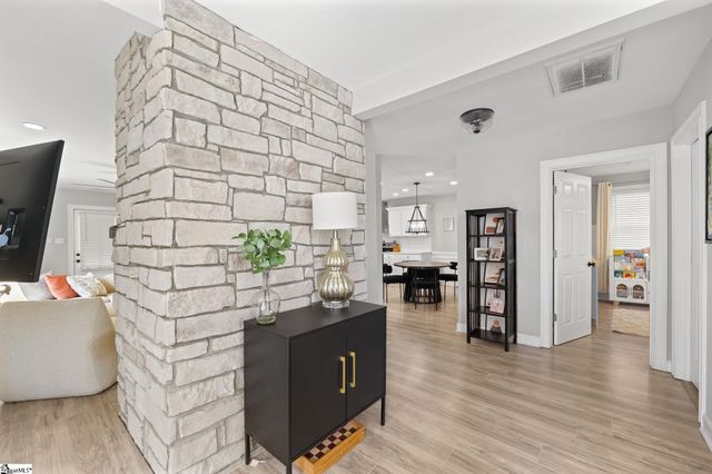 127 E Victoria Road, Spartanburg, SC 29301