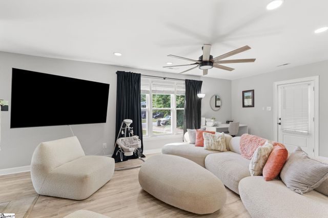 127 E Victoria Road, Spartanburg, SC 29301