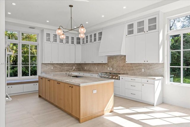5940 SW 100th Terrace, Pinecrest, FL 33156