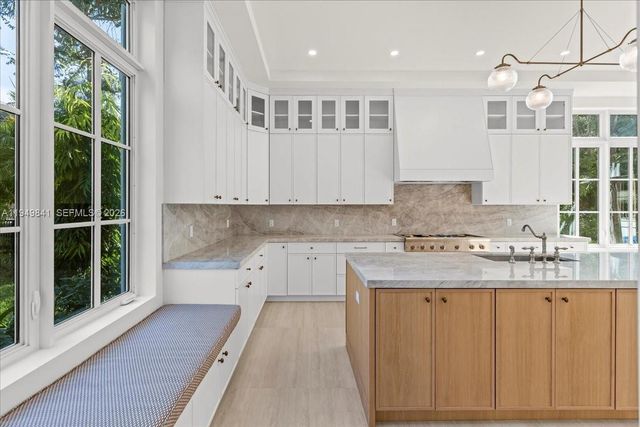 5940 SW 100th Terrace, Pinecrest, FL 33156