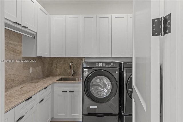 5940 SW 100th Terrace, Pinecrest, FL 33156