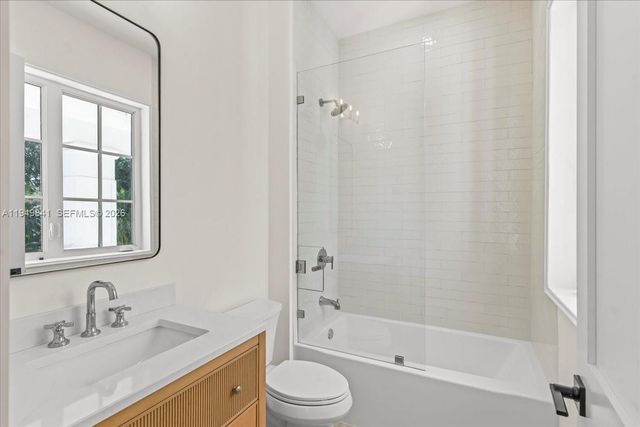 5940 SW 100th Terrace, Pinecrest, FL 33156