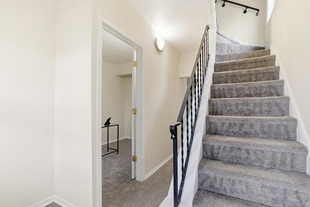 256 Rose Avenue W, Saint Paul, MN 55117