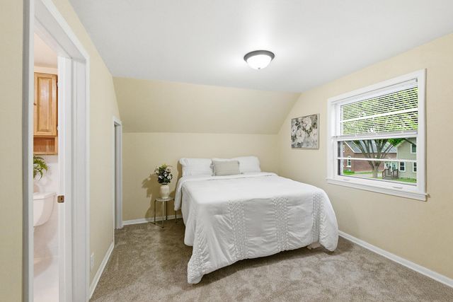 256 Rose Avenue W, Saint Paul, MN 55117