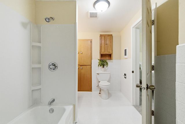 256 Rose Avenue W, Saint Paul, MN 55117
