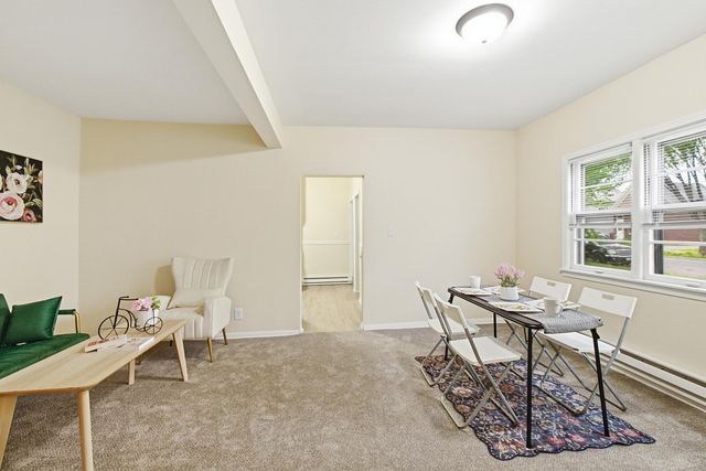 256 Rose Avenue W, Saint Paul, MN 55117