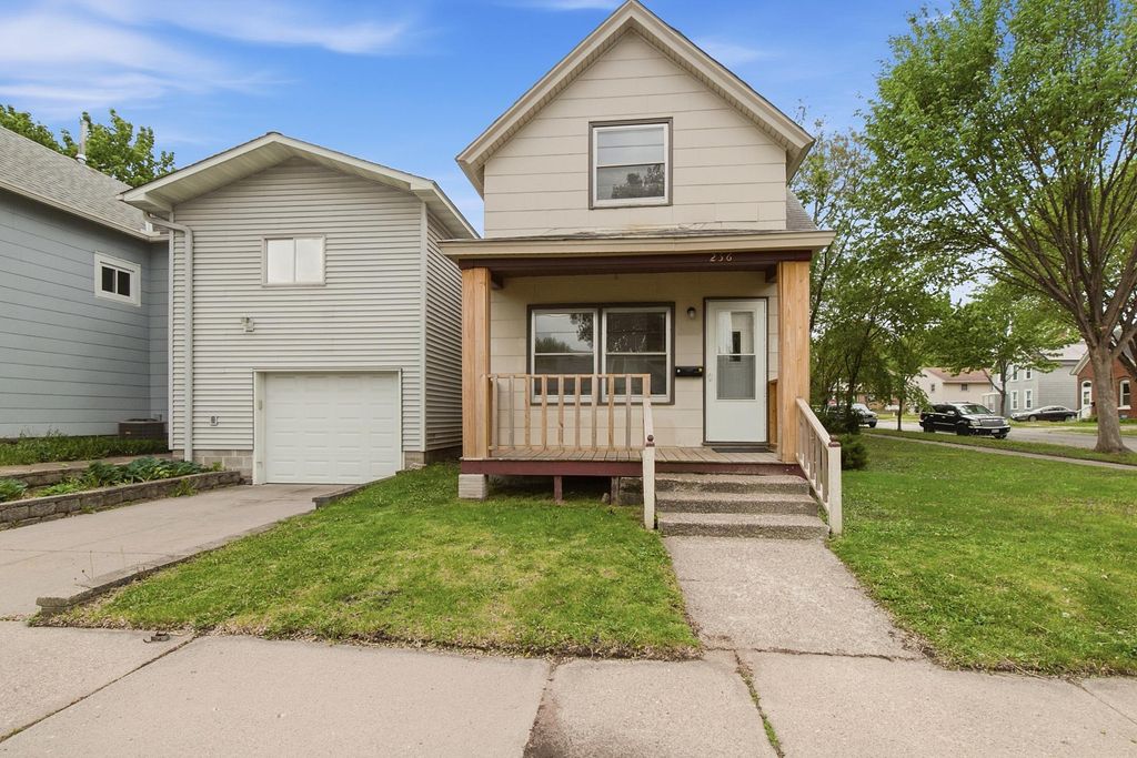 256 Rose Avenue W, Saint Paul, MN 55117