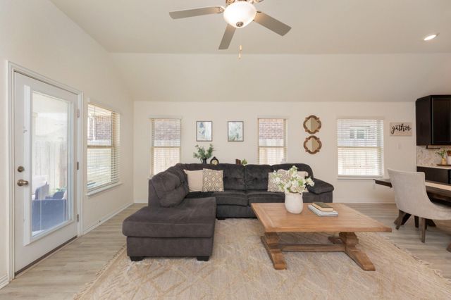360 Jefferson DR, Kyle, TX 78640
